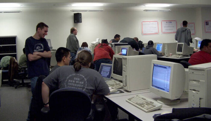 Installfest hosted by the Rutgers University Student Linux Users' Group in 2005.