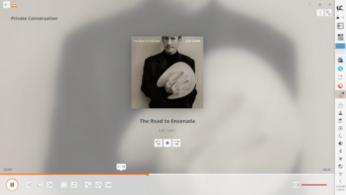 Going country this time around while using KaOS, with VLC changing up its album display.